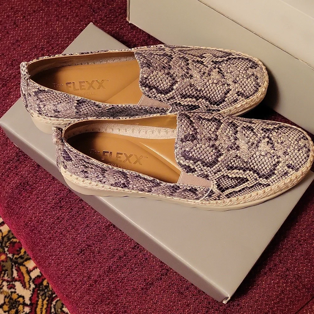 🆕️The Flexx  snake embossed leather loafers